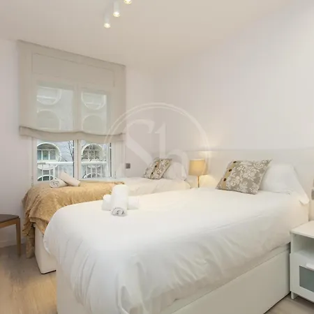 Apartment For 8 People Barcelona