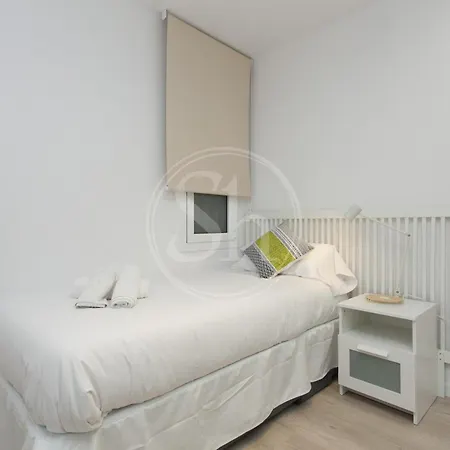 Apartment For 8 People Barcelona