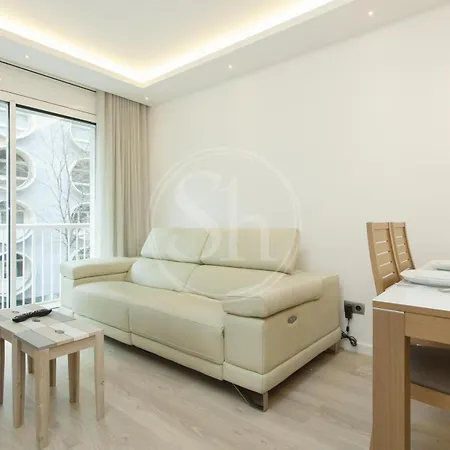 Apartment For 8 People Barcelona