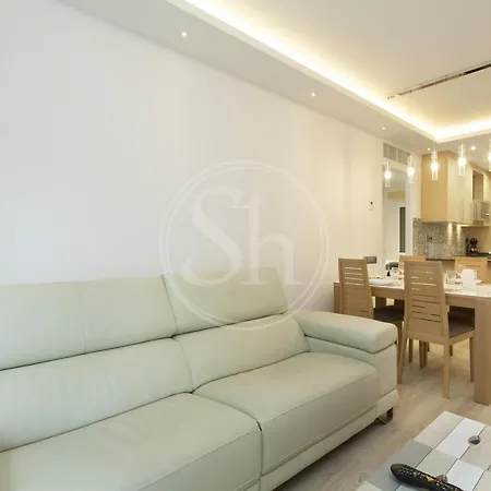For 8 People Apartment Barcelona