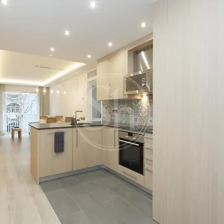 Apartment For 8 People *